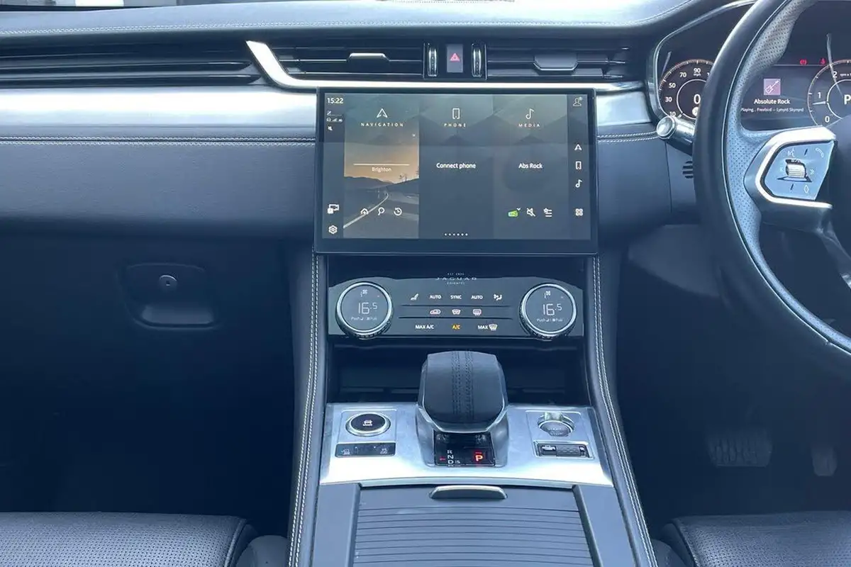 2021-jaguar-f-pace-big-54