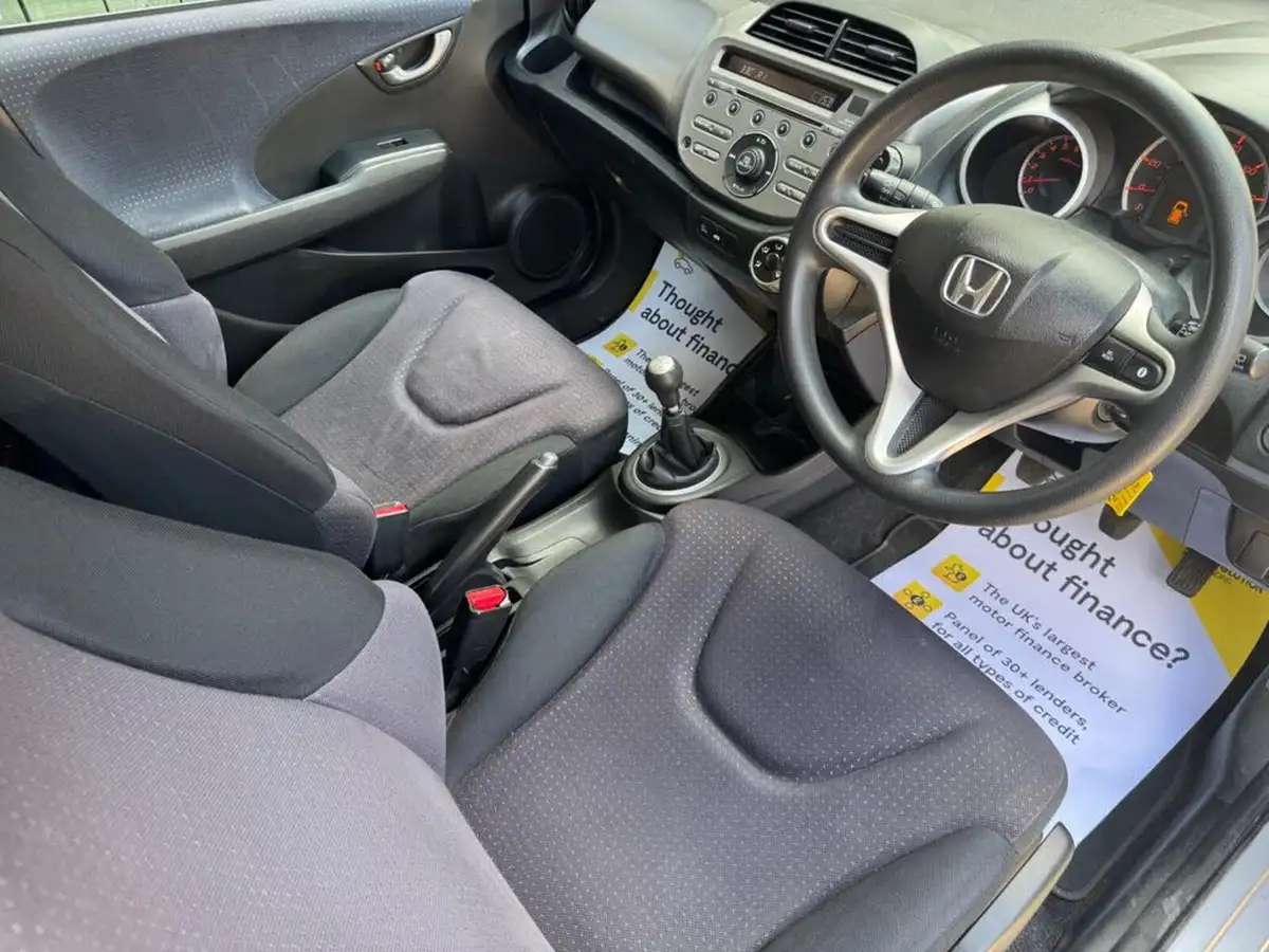 2010-honda-jazz-12-s-big-7