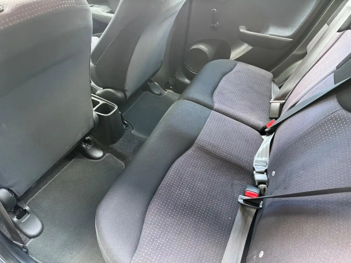 2010-honda-jazz-12-s-big-31