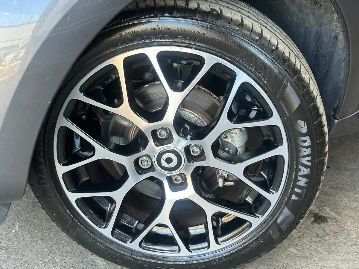 2021-smart-forfour-eq-exclusive-big-9