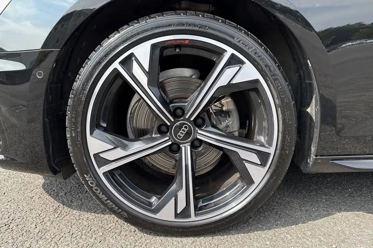 2024-audi-a4-avant-20-35-tfsi-black-edition-big-10