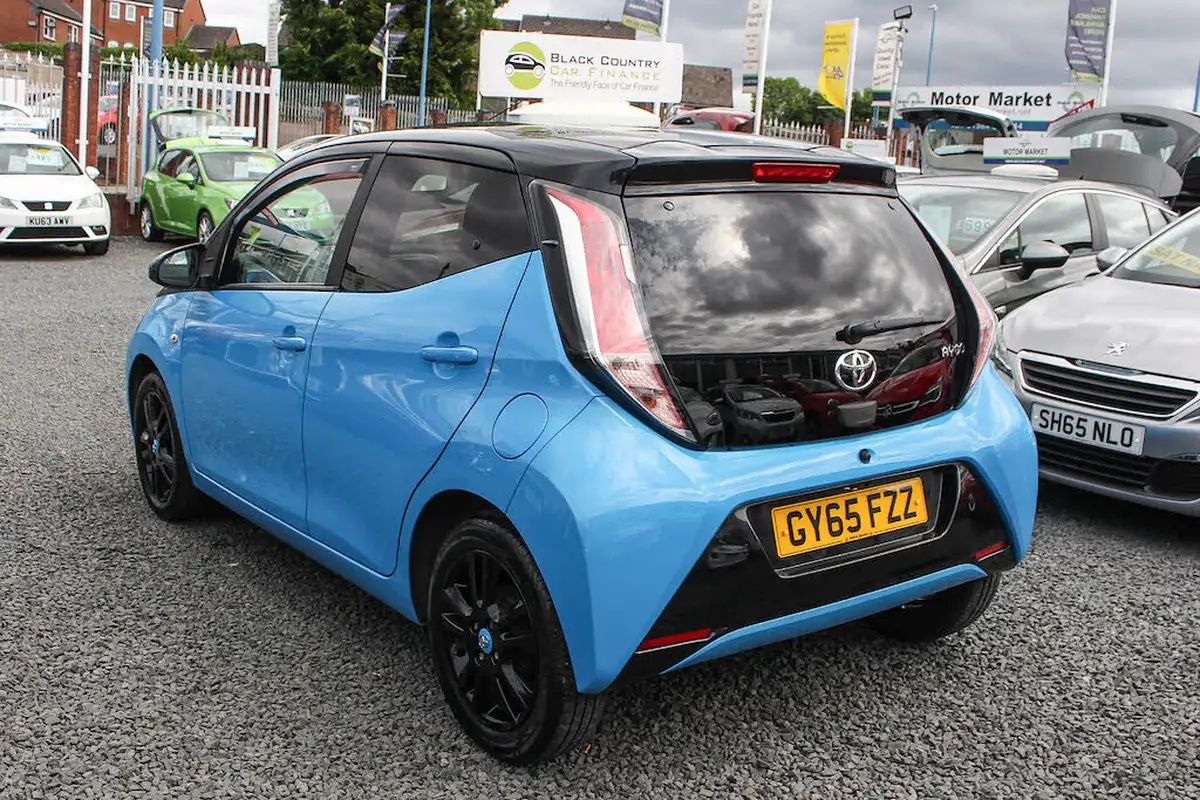 2015-toyota-aygo-10-vvt-i-x-cite-2-68bhp-x-tra-convenience-5d-big-7