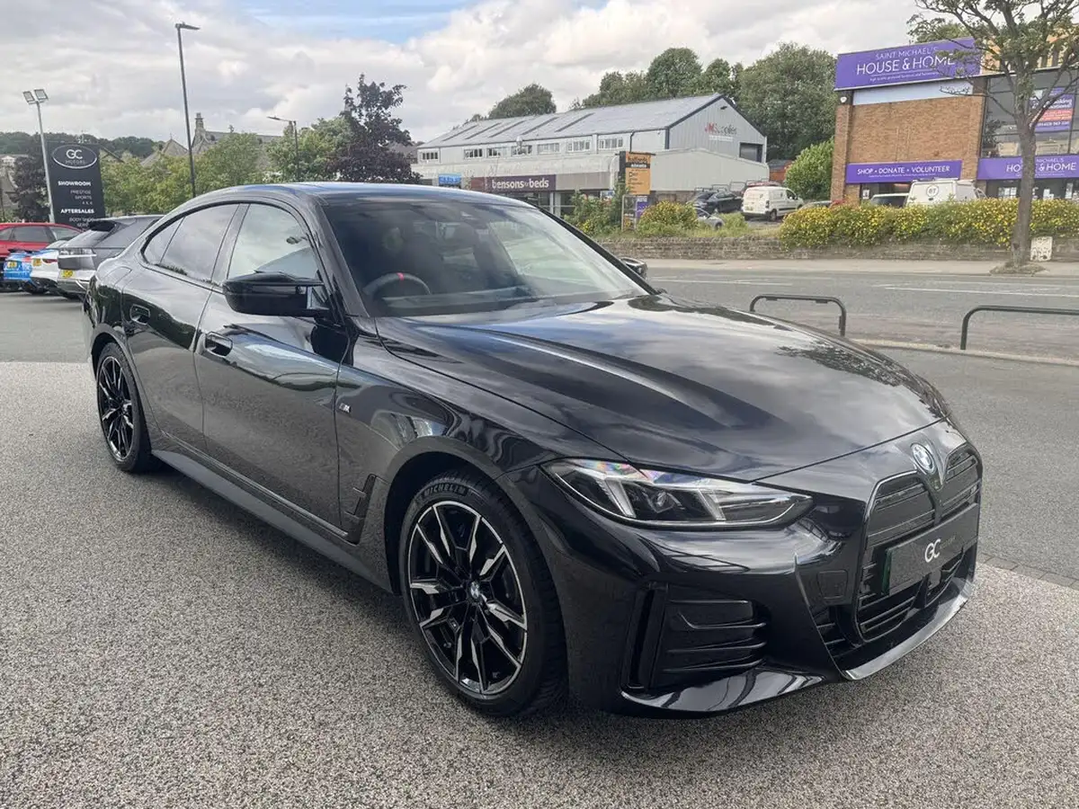2025-bmw-i4-e-m50-big-7