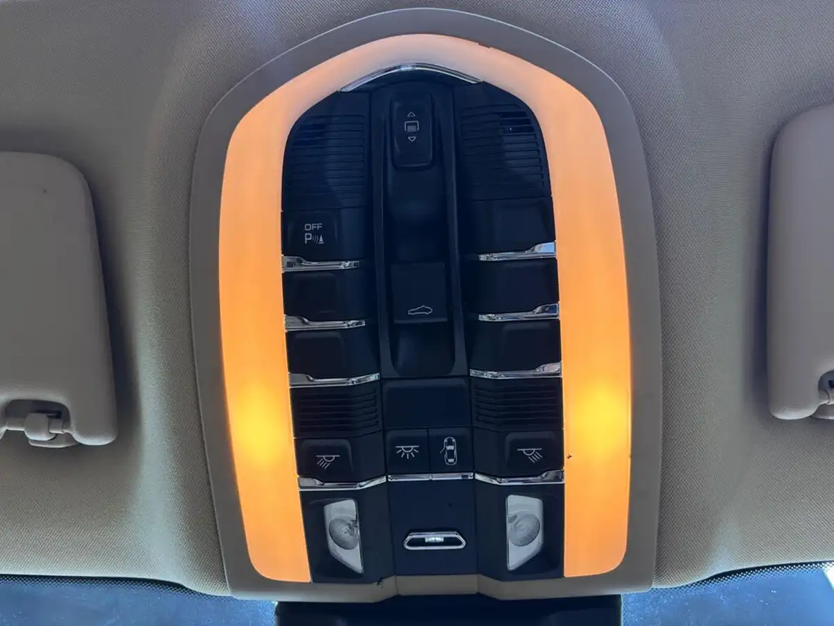 2016-porsche-macan-20-big-52
