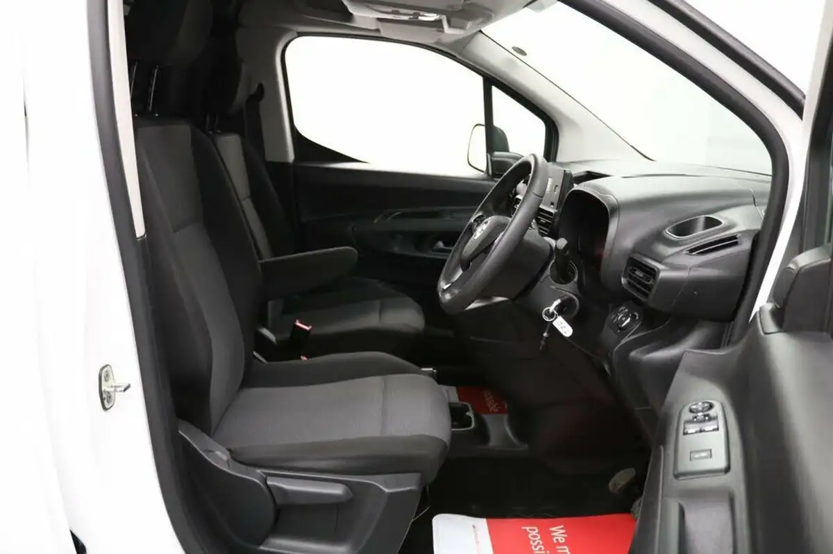 2021-vauxhall-combo-15cdti-dynamic-2300-100pseu6dt-l2h1-panel-big-22