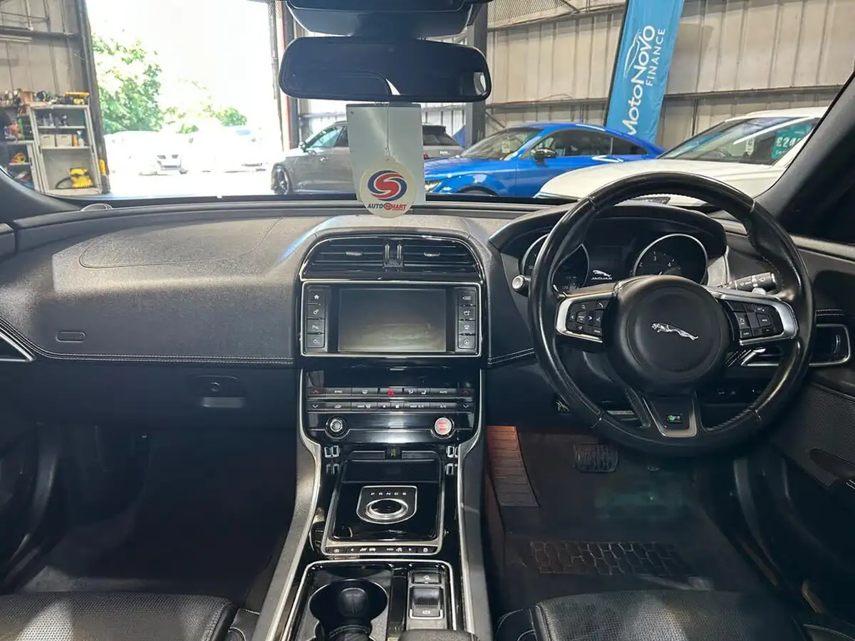 2018-jaguar-xe-20d-r-sport-180ps-1999cc-auto-big-11