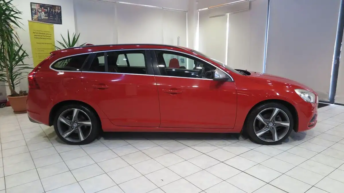 2012-volvo-v60-20td-d3-ocean-race-big-9