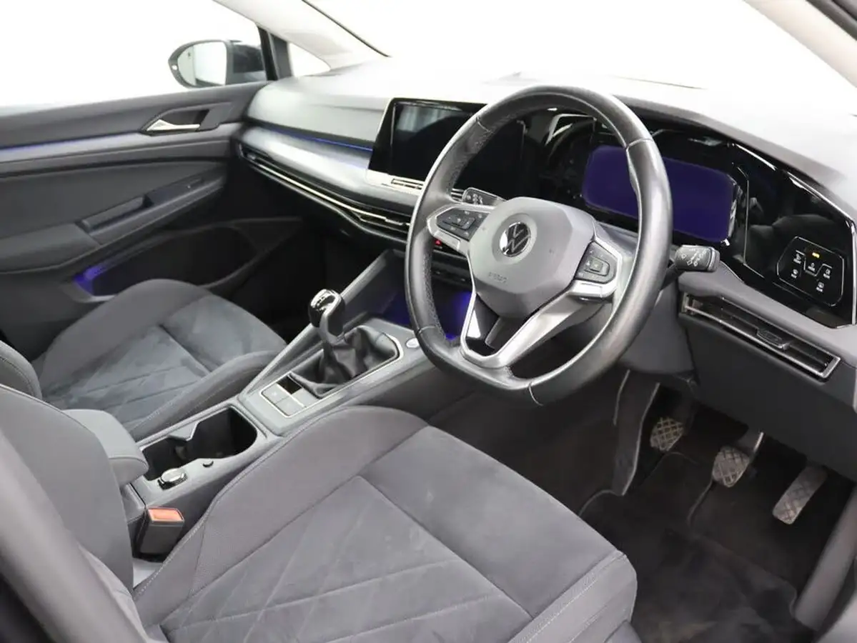 2021-volkswagen-golf-15-tsi-style-130ps-hatchback-big-9