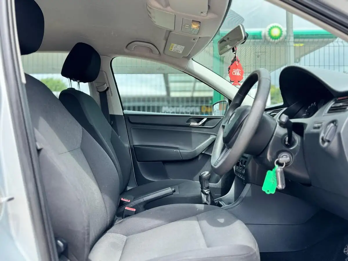 2016-skoda-rapid-spaceback-14tdi-s-big-34