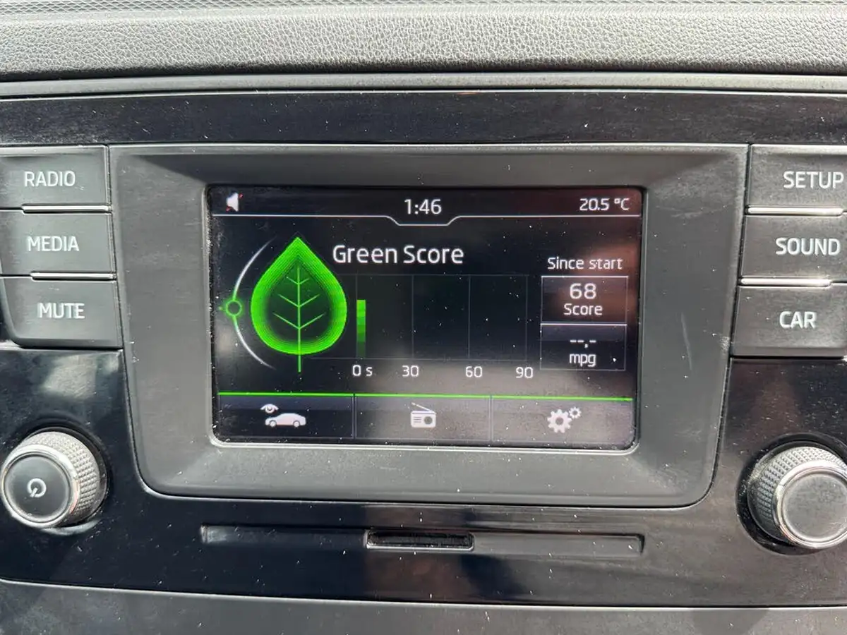 2016-skoda-rapid-spaceback-14tdi-s-big-10