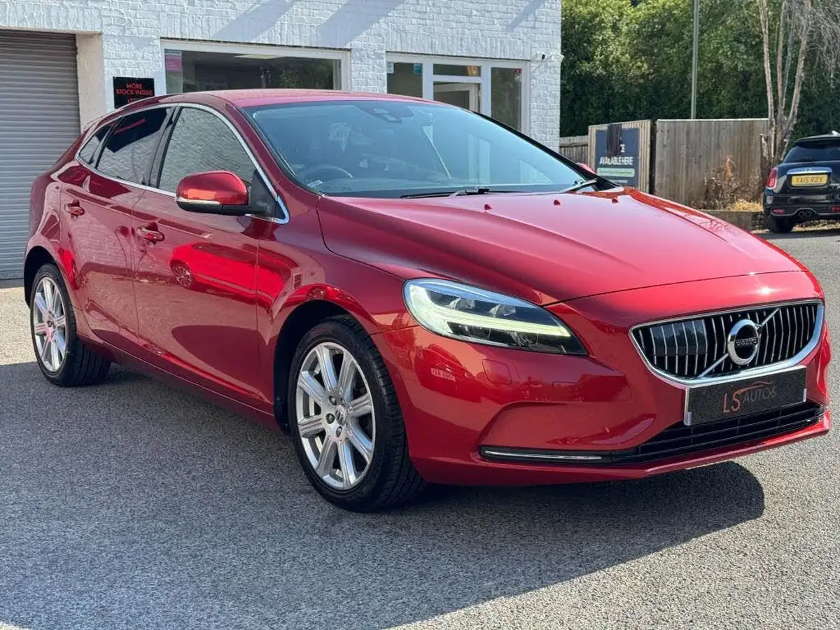 2019-volvo-v40-20td-d2-inscription-big-1