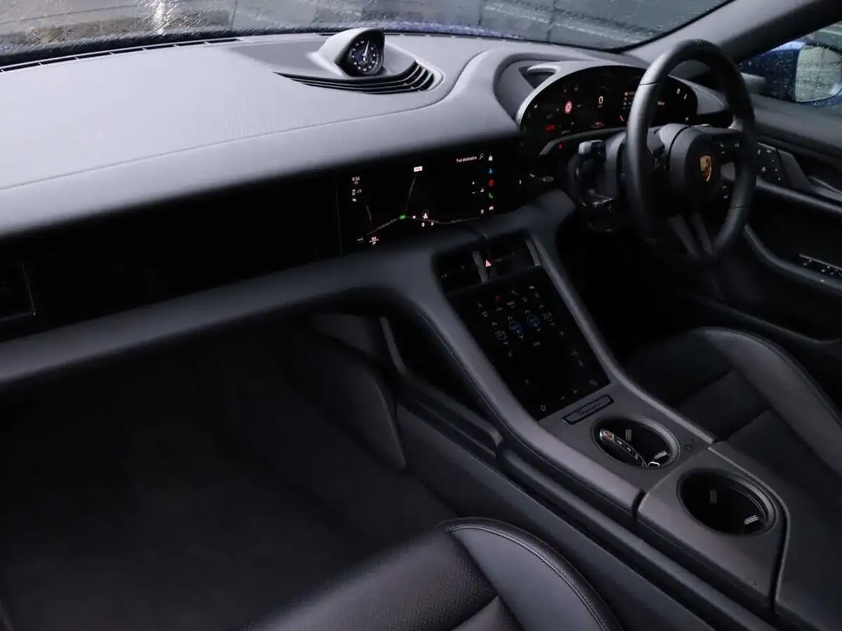 2023-porsche-taycan-e-sport-turismo-476ps-performance-battery-plus-big-9