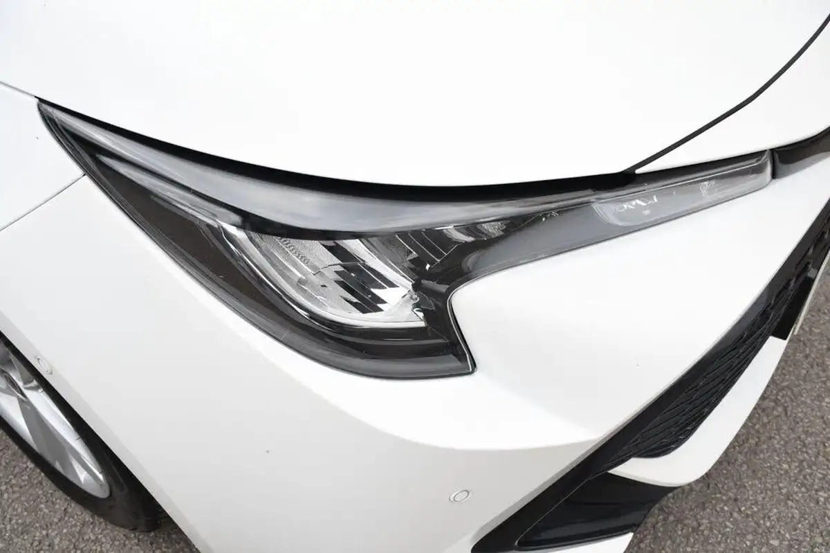 2020-toyota-corolla-18-vvt-i-icon-tech-spare-wheel-touring-sports-5d-big-52