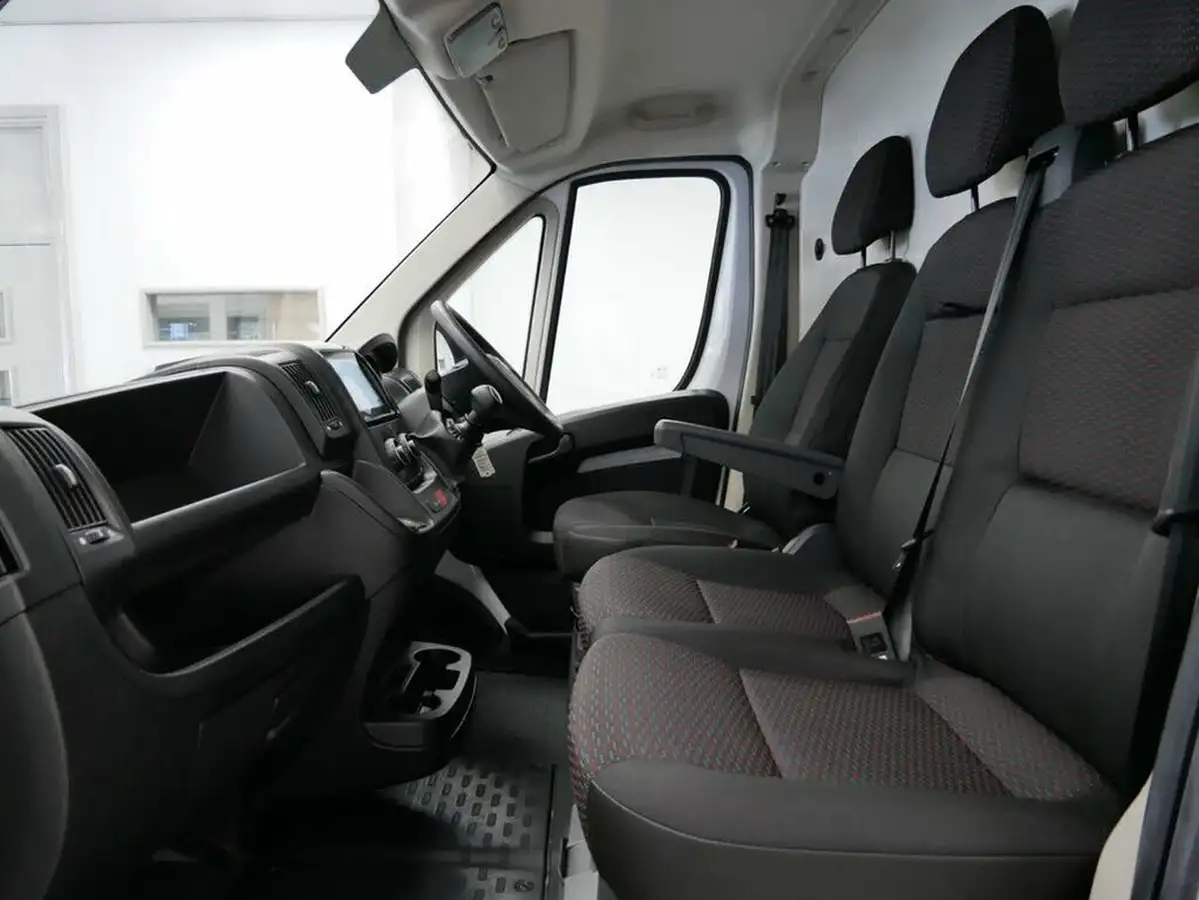2023-citroen-relay-22bluehdi-35-l3h2-enterprise-edition-panel-big-18