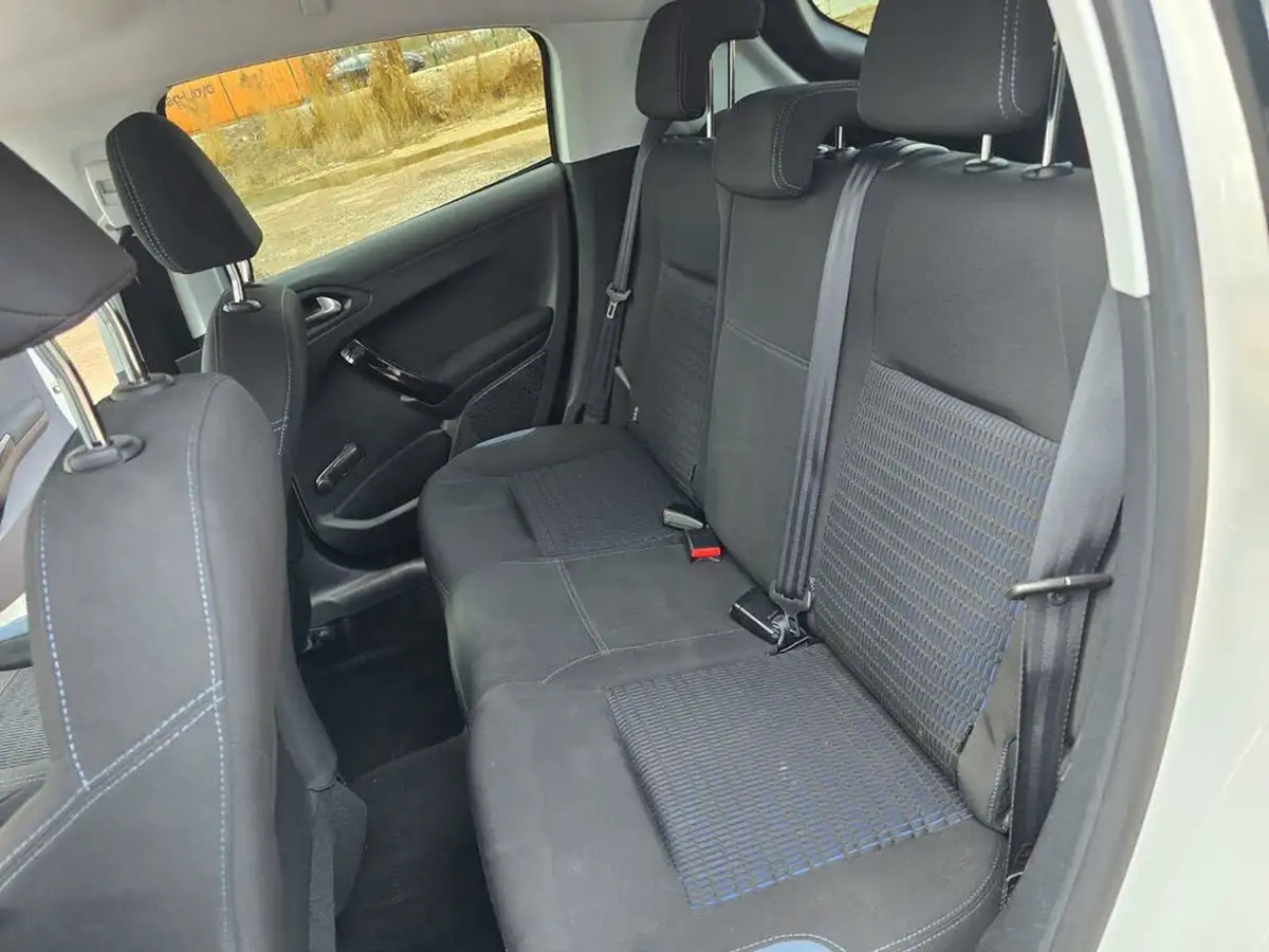 2014-peugeot-208-12-allure-ss-5d-egc-big-27