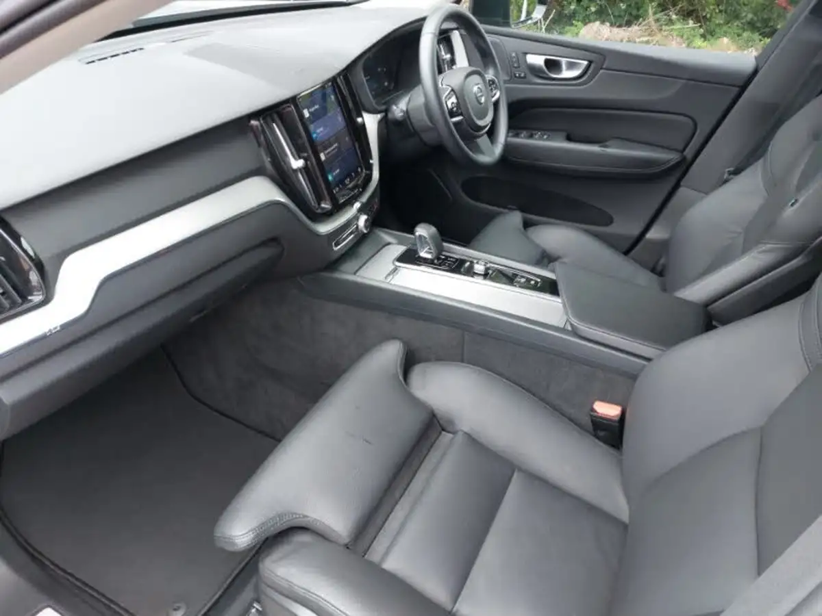 2023-volvo-xc60-20td-b4-plus-big-4