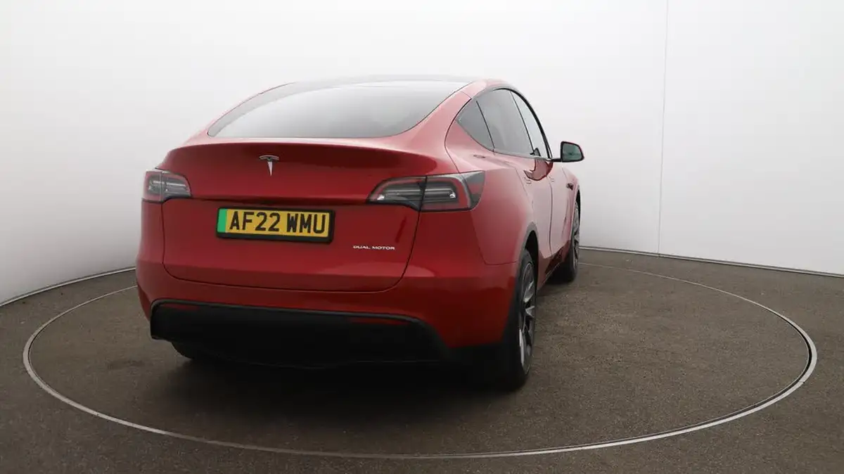 2022-tesla-model-y-e-long-range-big-55