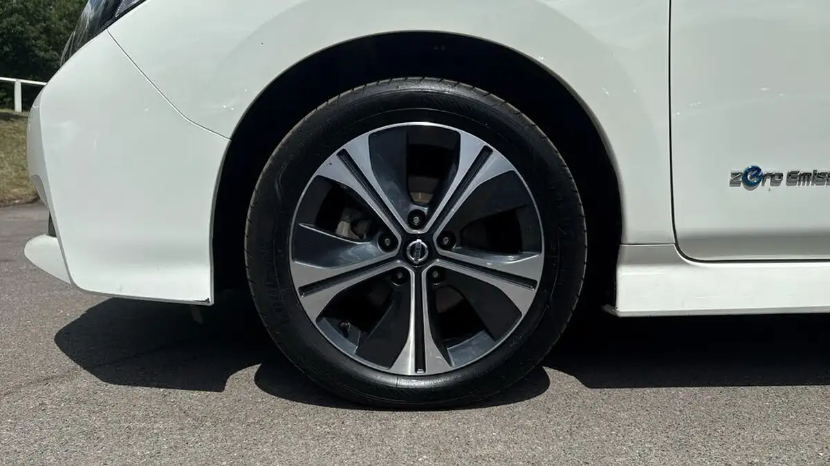 2020-nissan-leaf-e-tekna-big-16