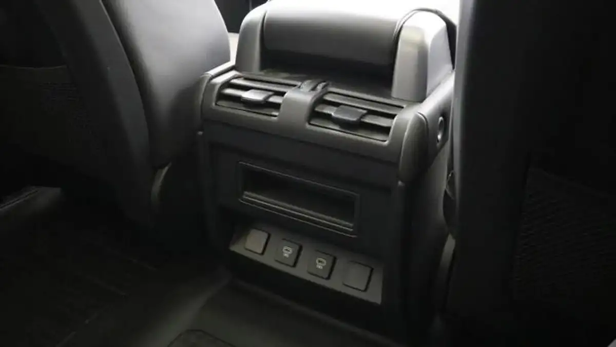 2024-land-rover-90-defender-30-d300-x-dynamic-hse-big-9