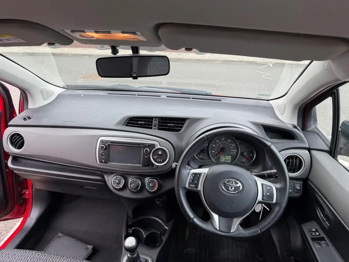 2013-toyota-yaris-133-tr-vvt-i-5d-big-15