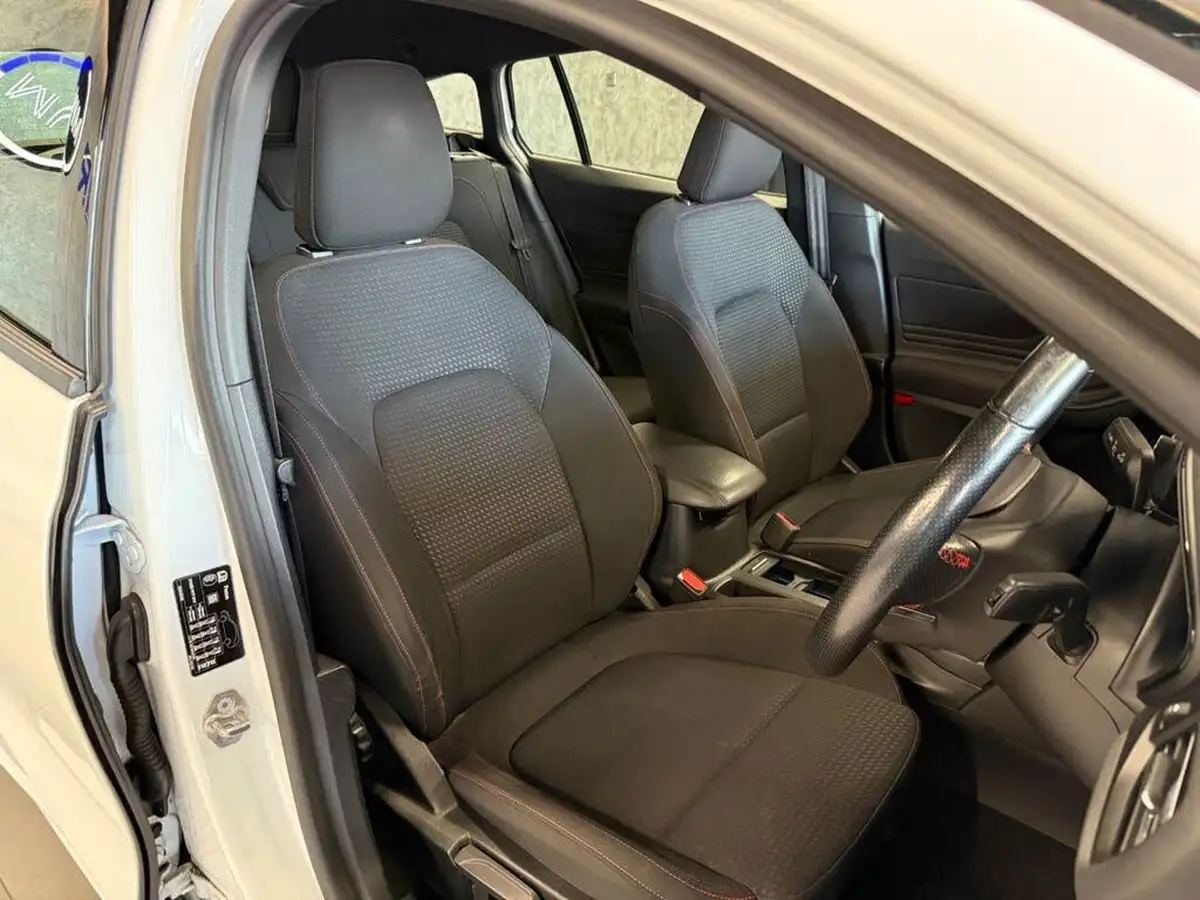 2019-ford-focus-15t-st-line-estate-big-19