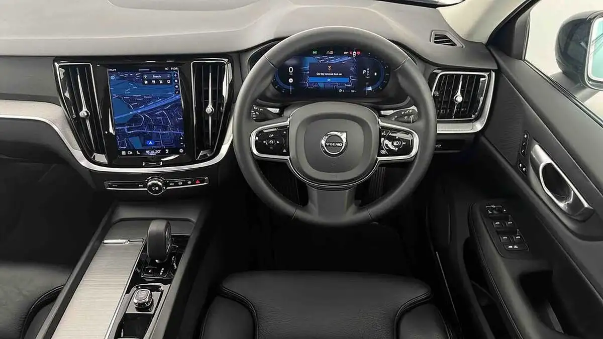 2023-volvo-v60-20-b3-plus-station-wagon-big-10