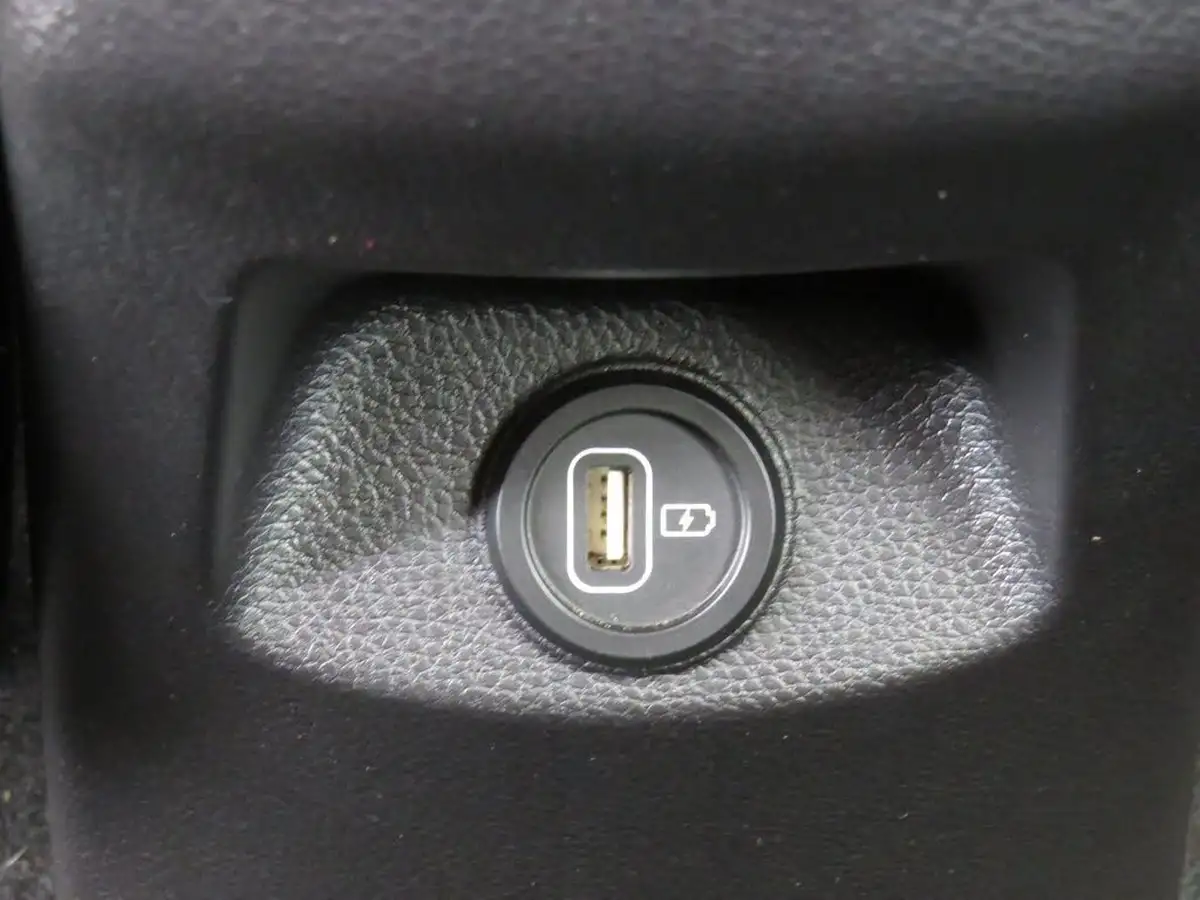 2022-kia-stonic-10-t-gdi-connect-big-13