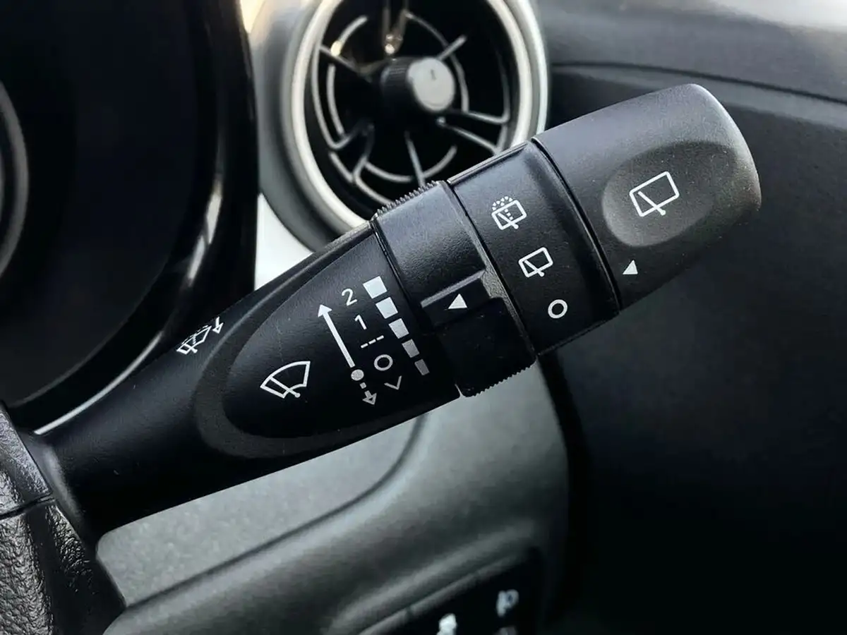 2022-hyundai-i10-10-premium-big-37