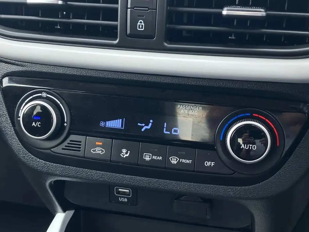 2022-hyundai-i10-10-premium-big-13