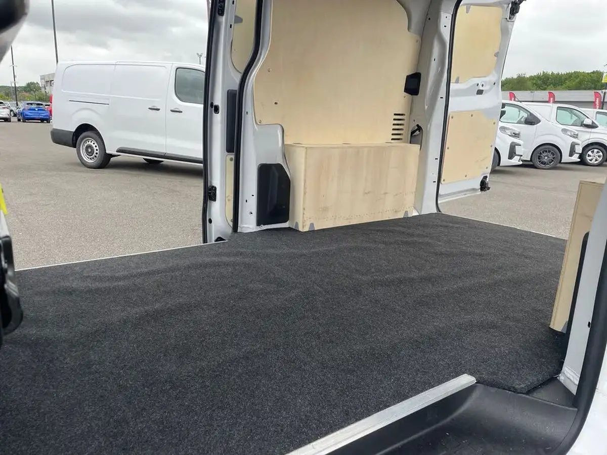 2024-toyota-proace-15d-icon-medium-without-plyliningrear-view-camera-big-19