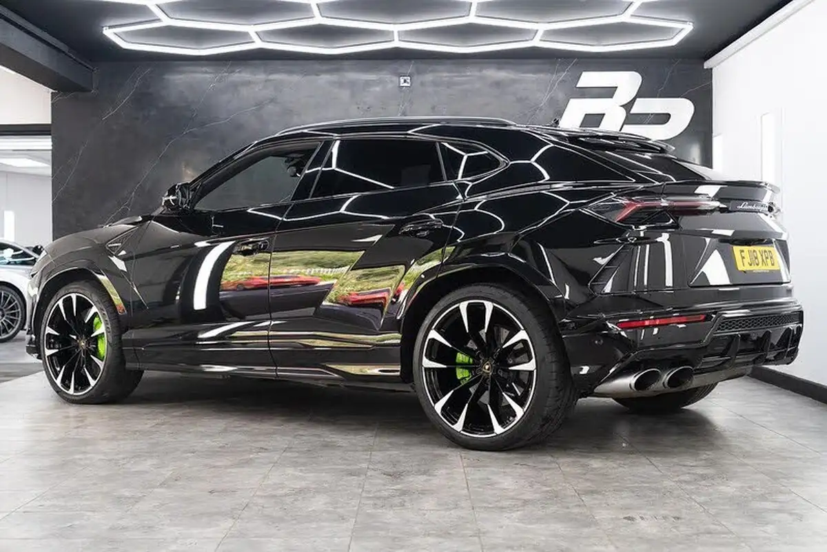 2018-lamborghini-urus-40-no-trim-big-1