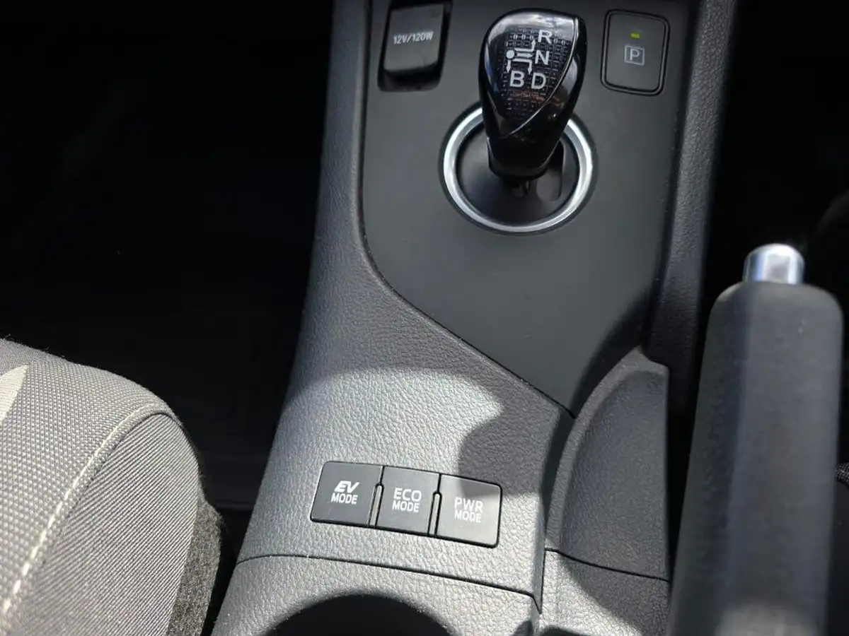 2016-toyota-auris-18-vvt-i-hsd-icon-hatchback-big-22