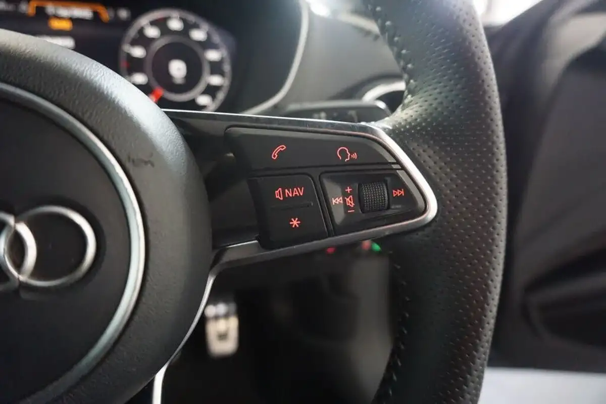 2016-audi-tt-coupe-20-tfsi-s-line-big-23