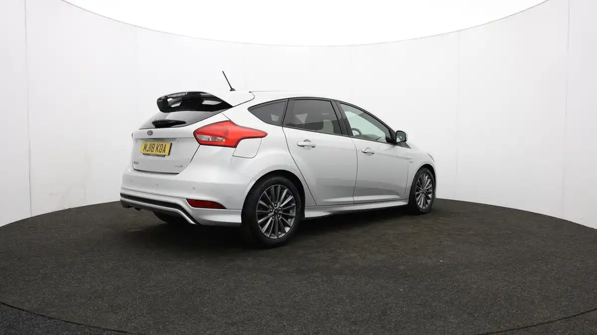 2018-ford-focus-10t-st-line-140ps-hatchback-big-35
