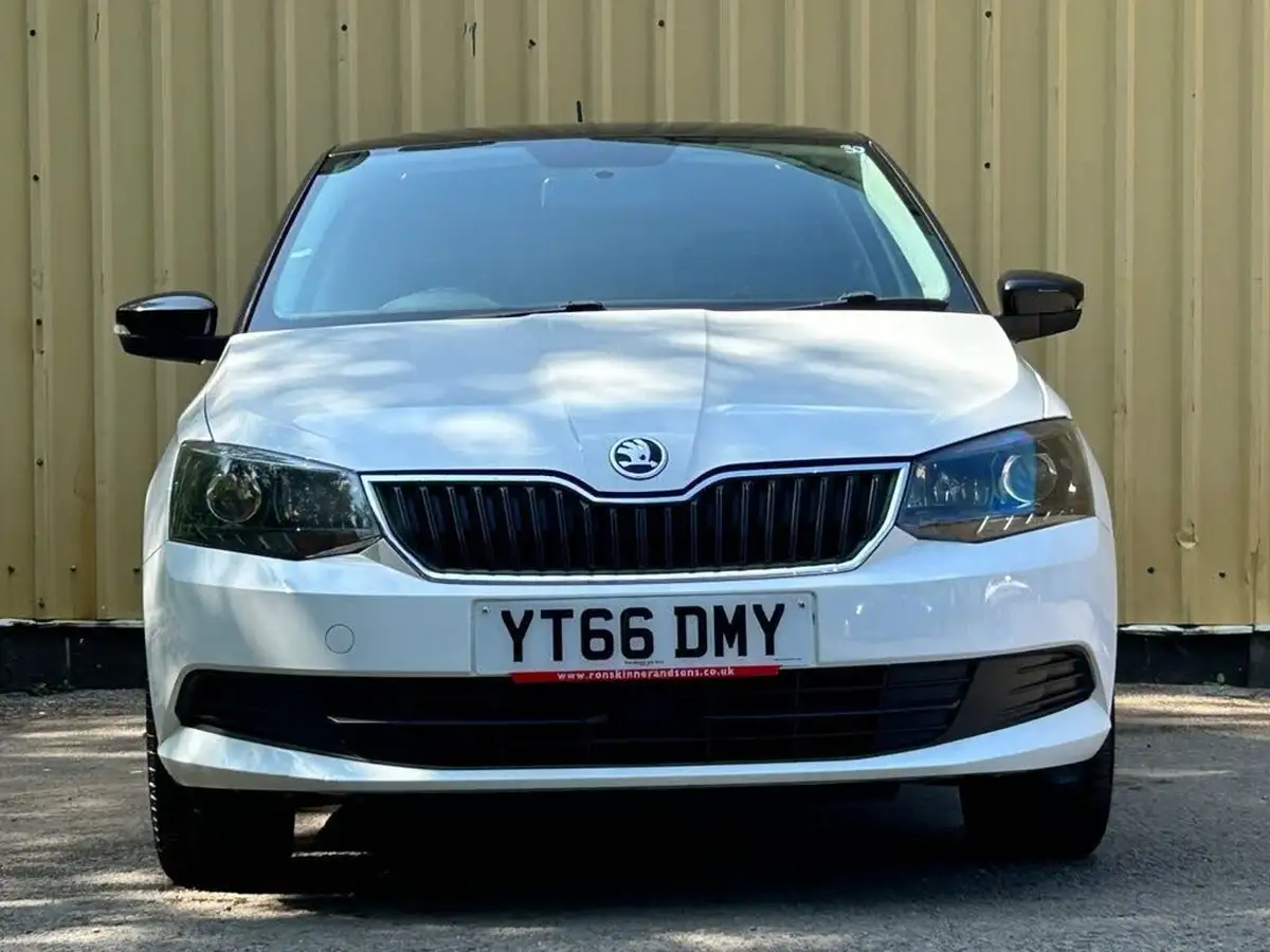 2016-skoda-fabia-10-mpi-colour-edition-big-2