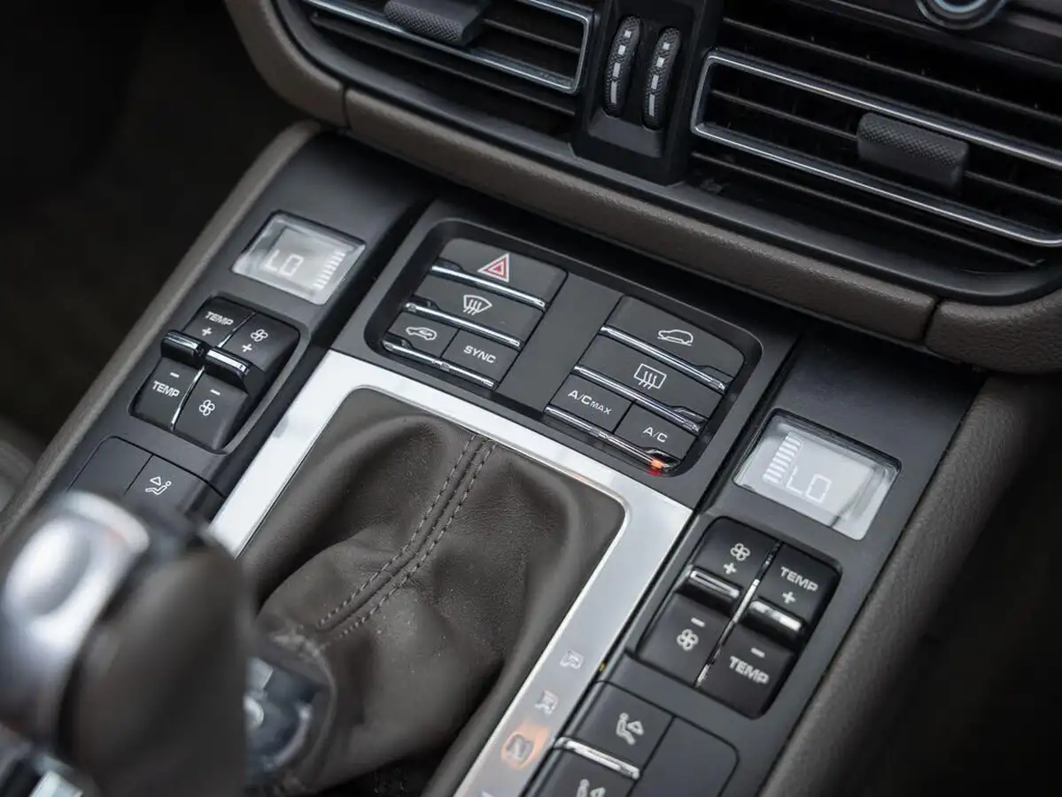 2020-porsche-macan-30-v6-s-big-25