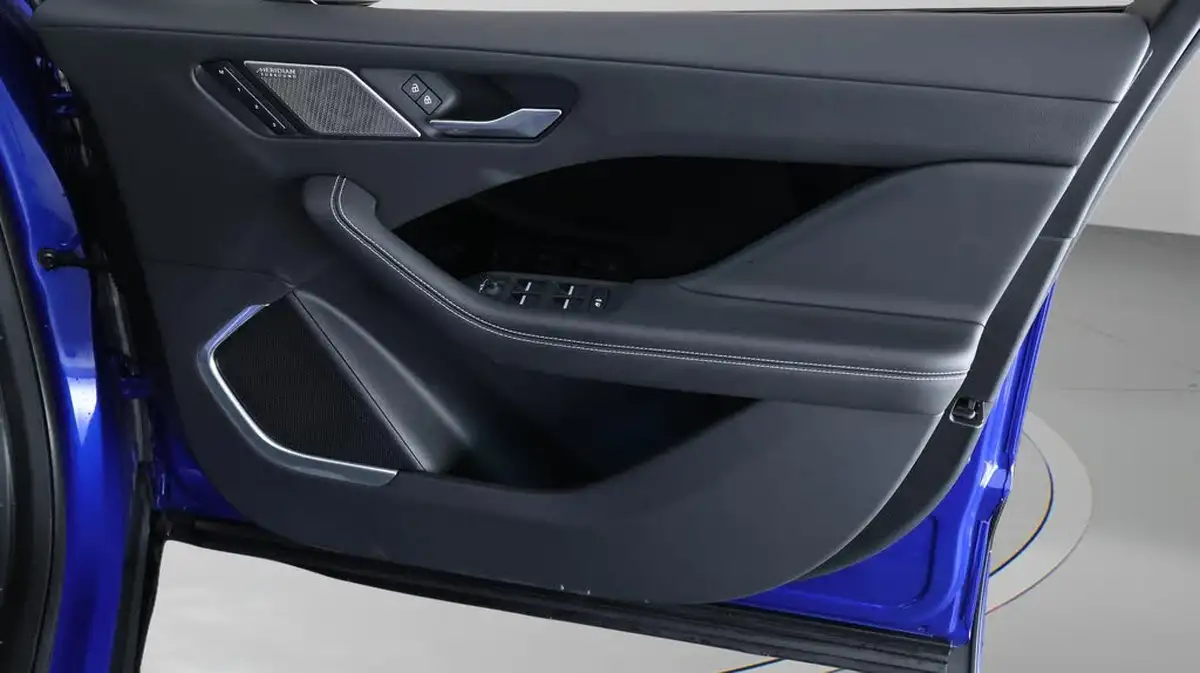 2022-jaguar-i-pace-ev400-hse-black-big-15