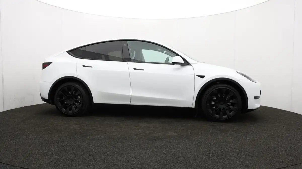 2023-tesla-model-y-e-rwd-big-44