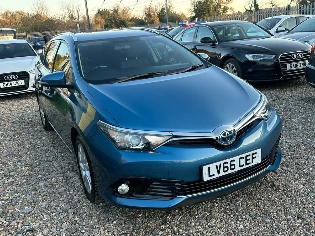 2016-toyota-auris-18-vvt-i-hsd-business-edition-estate-big-11
