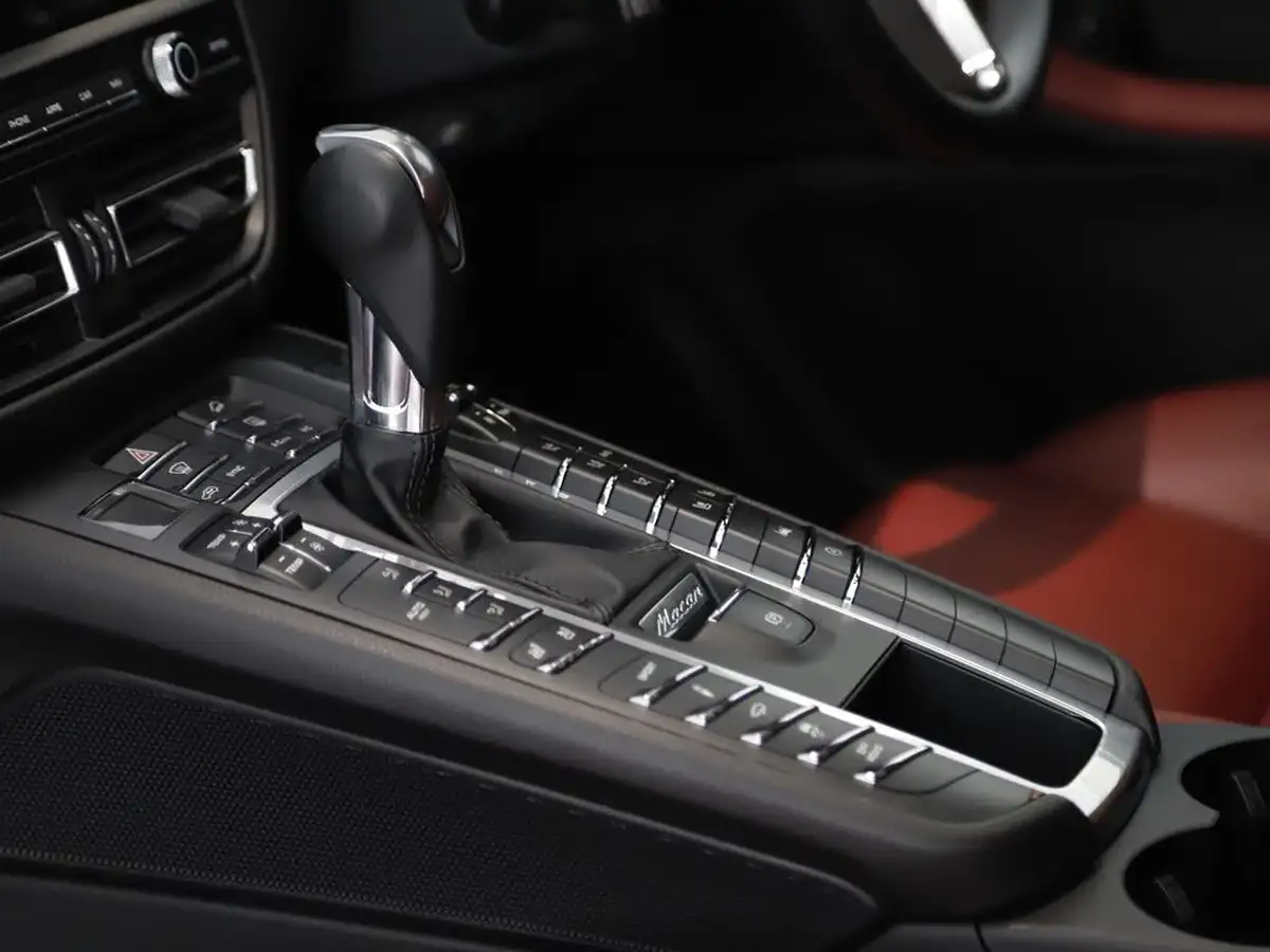 2021-porsche-macan-30-s-big-41