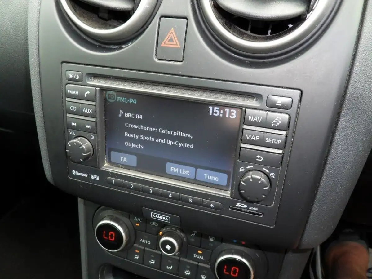 2012-nissan-qashqai-15td-n-tec-big-71