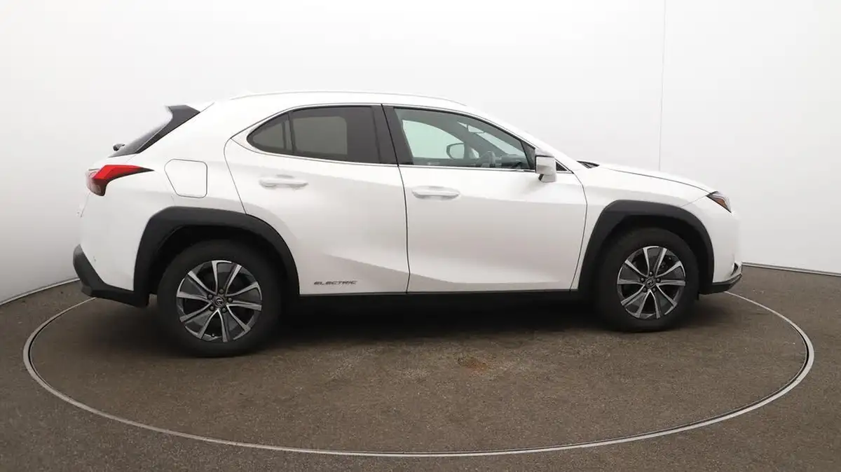 2021-lexus-ux-300e-e-ux-big-50
