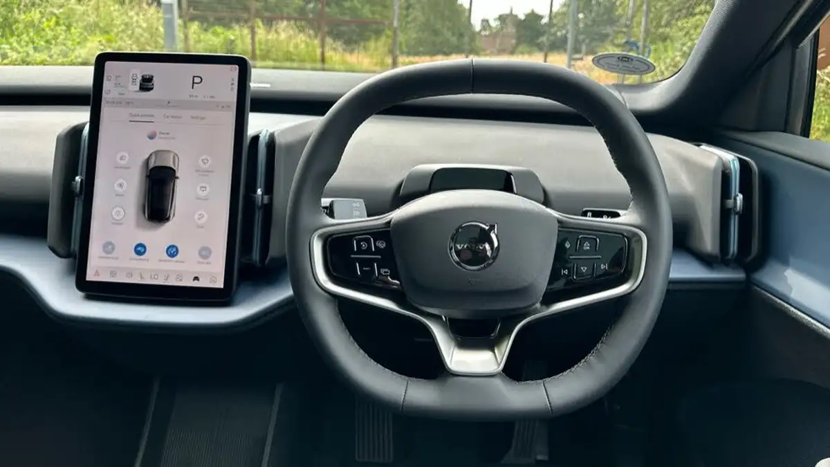 2025-volvo-ex30-e-single-motor-ultra-big-9