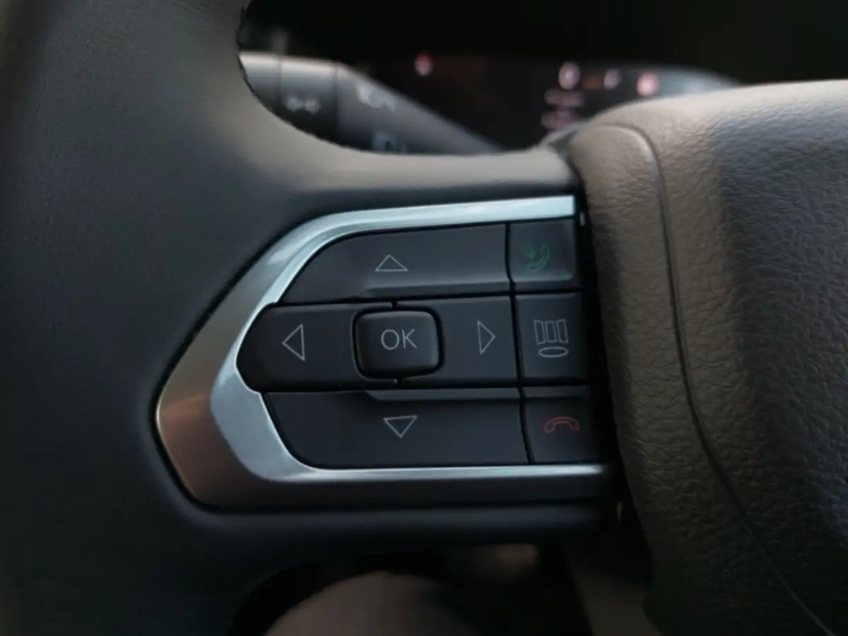 2024-jeep-compass-15-altitude-big-12