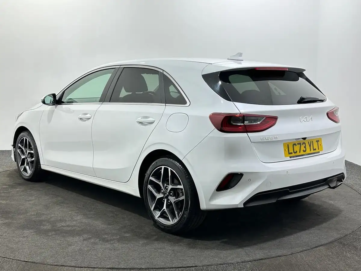2023-kia-ceed-15-t-gdi-3-158bhp-hatchback-big-5