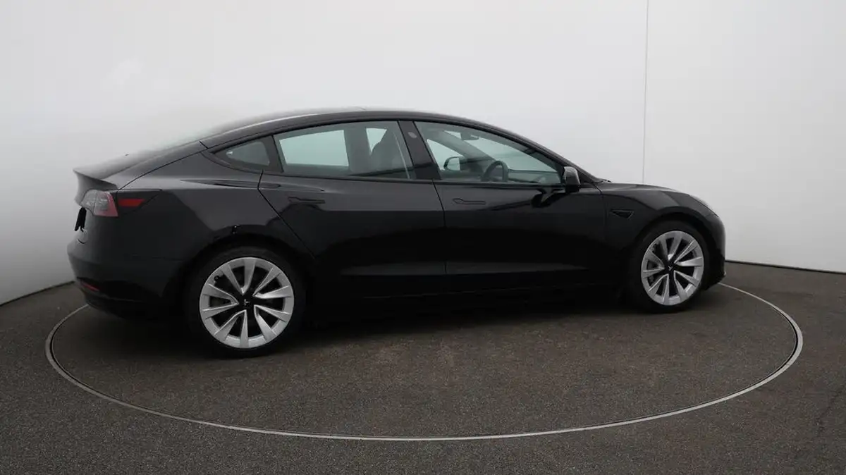 2022-tesla-model-3-e-long-range-big-51