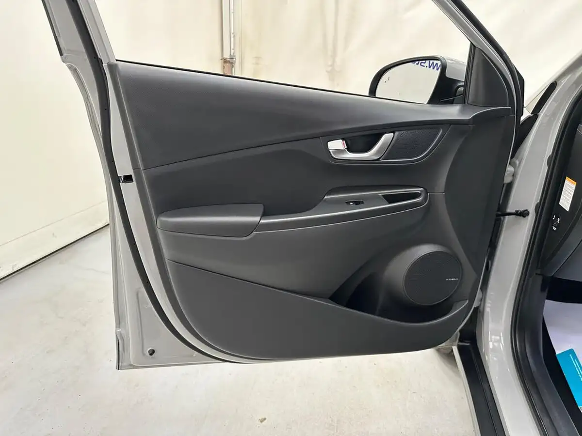 2023-hyundai-kona-e-premium-136ps-39kwh-big-32