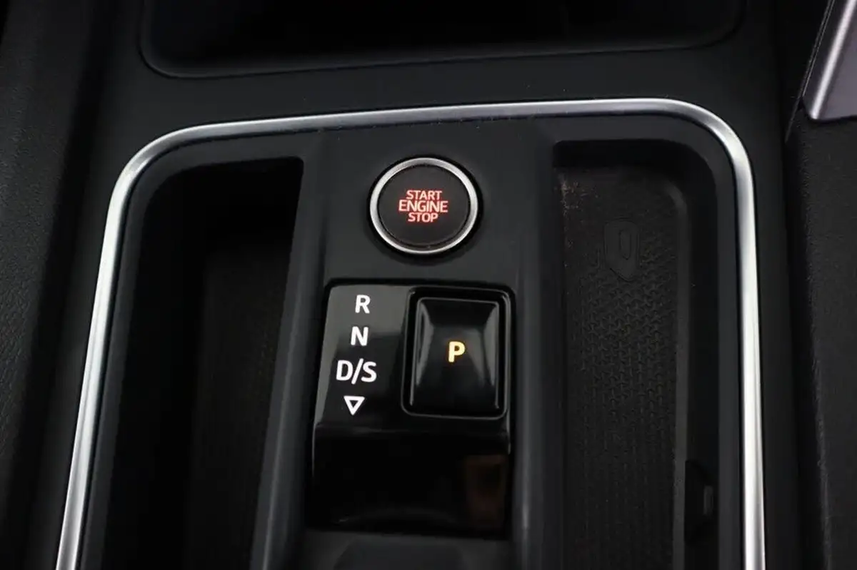 2021-seat-leon-15-etsi-fr-hatchback-big-20