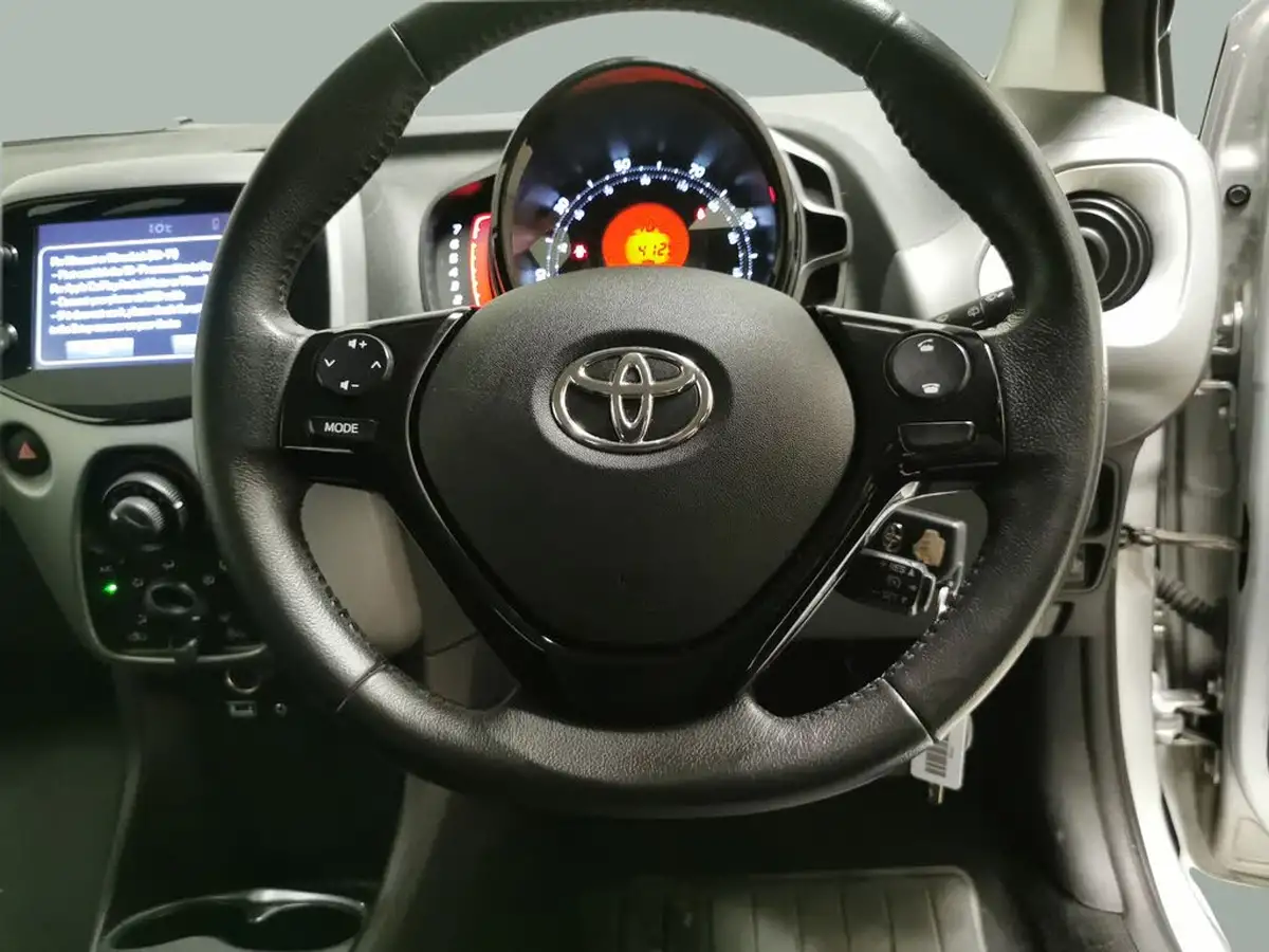 2020-toyota-aygo-10-vvt-i-x-play-big-18