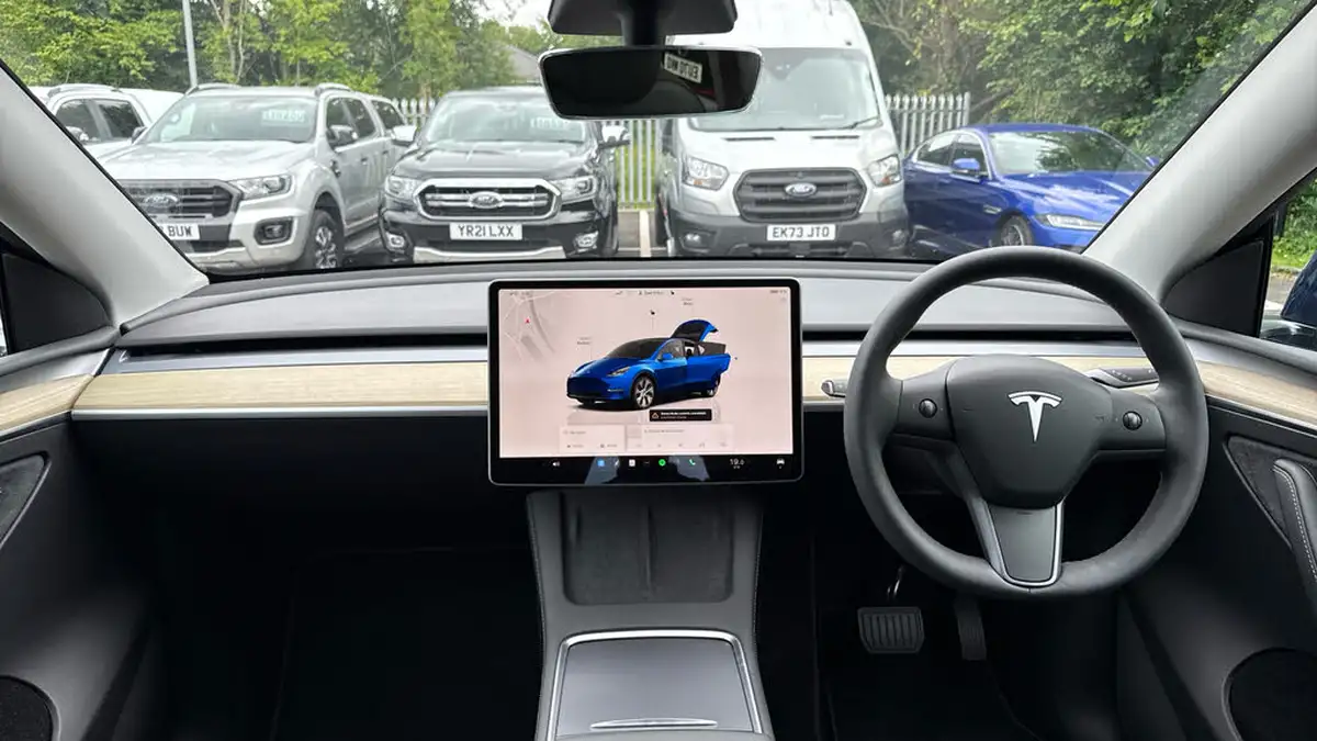 2023-tesla-model-y-e-rwd-big-10